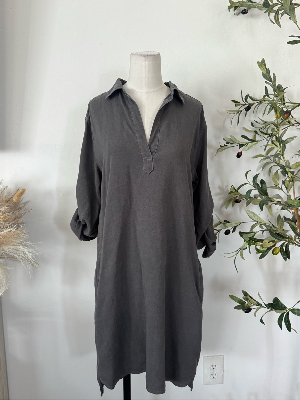 Cloth & Stone Gray Tencel Lyocell Shirt Dress Size M Roll Tab Sleeve Relaxed Mid
